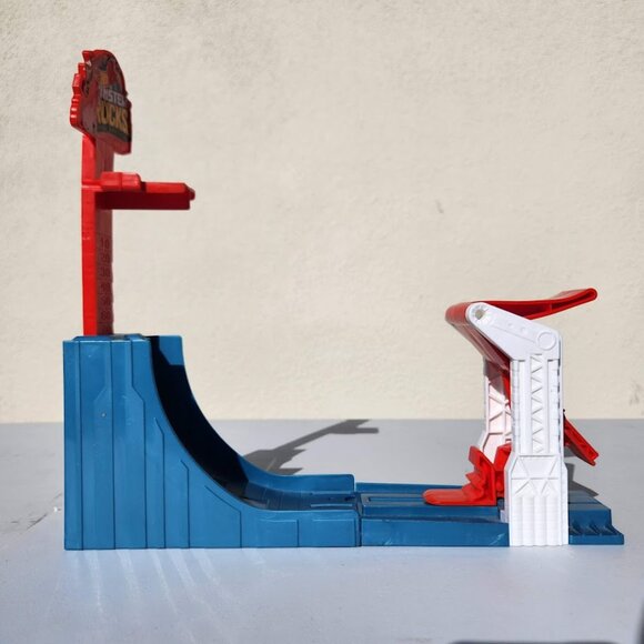 HOT WHEELS MONSTER JAM BIG AIR BREAKOUT SET Ramp for Monster Trucks 2018 Mattel - Picture 2 of 11